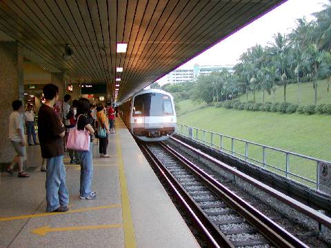 �V���K�|�[���̒n���SMRT