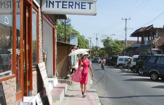 Pura Taman Ayun�̏o�����t��